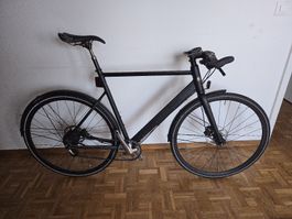 Vélo urbain noir freins à disque 