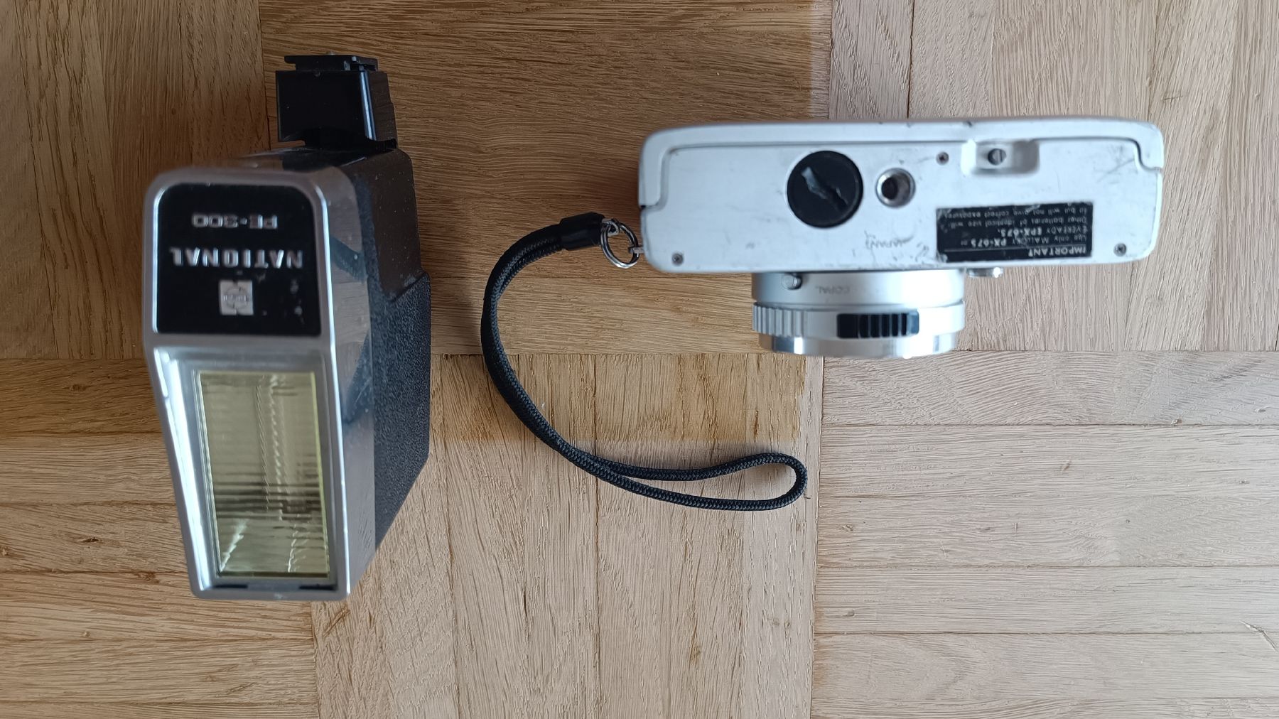 Konica Fotocamera: Konica C35 Kamera mit Blitz National PE-300 – Usato da Baden venduto da zuppel 4