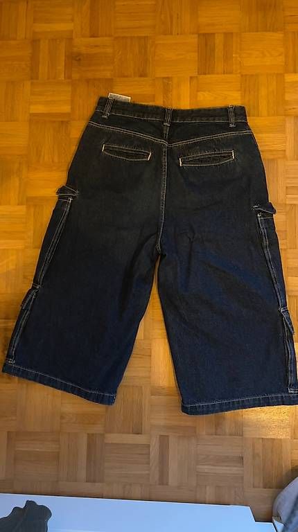 Pantaloni: Hosen/Shorts Bershka – Usato da Pratteln venduto da nt.geschenkshop 1