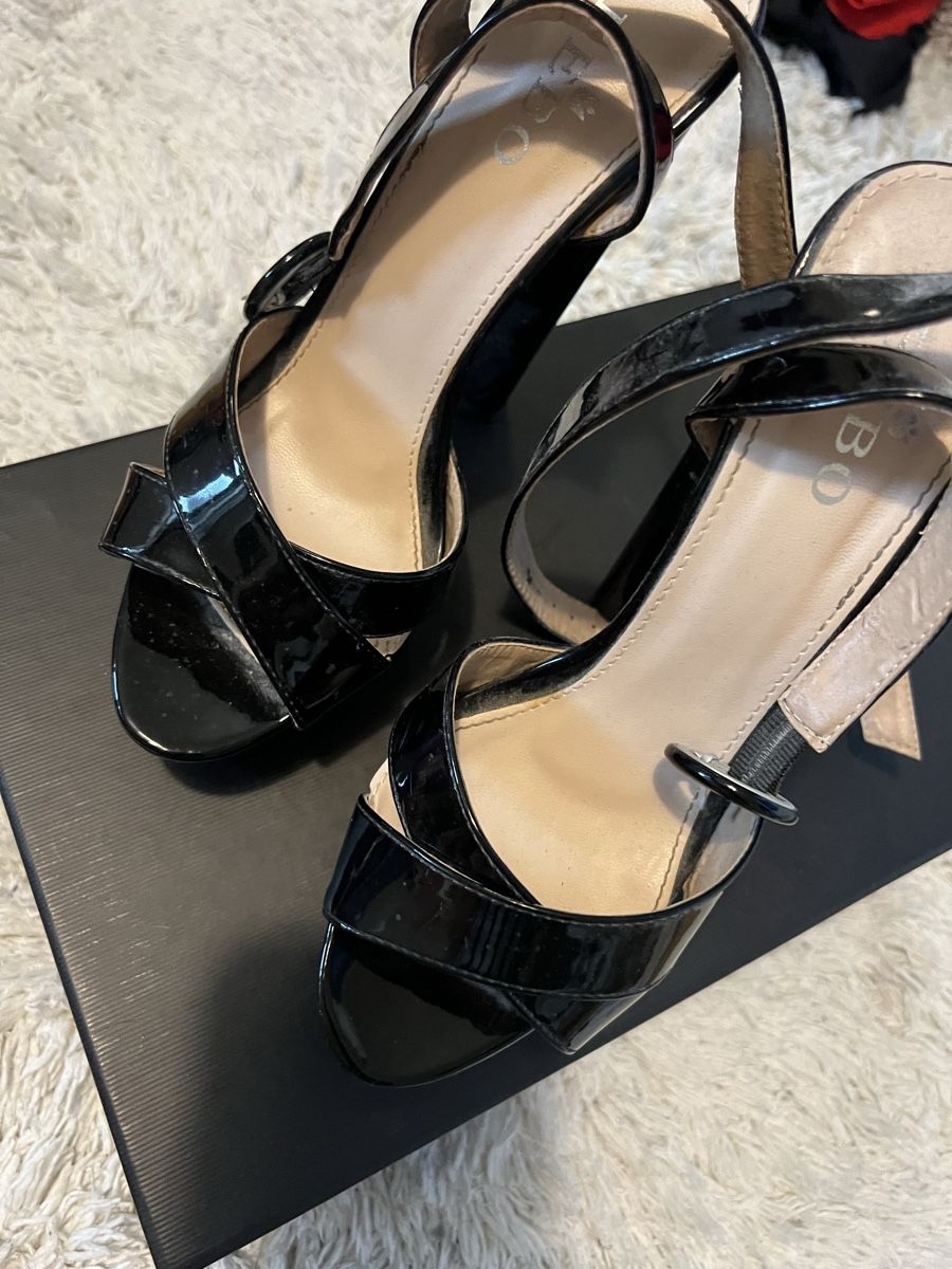 Scarpe da donna: Talons noirs  – Nuovo (secondo la descrizione) da Moudon venduto da cin_6rxj