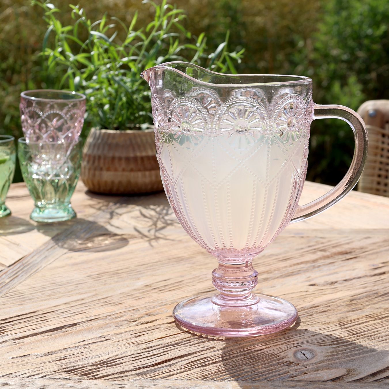 Karaffen: Chic Antique Glaskrug mit Muster "Saint-Émilion" – Neu und originalverpackt aus Innertkirchen von Glatthard-Interior