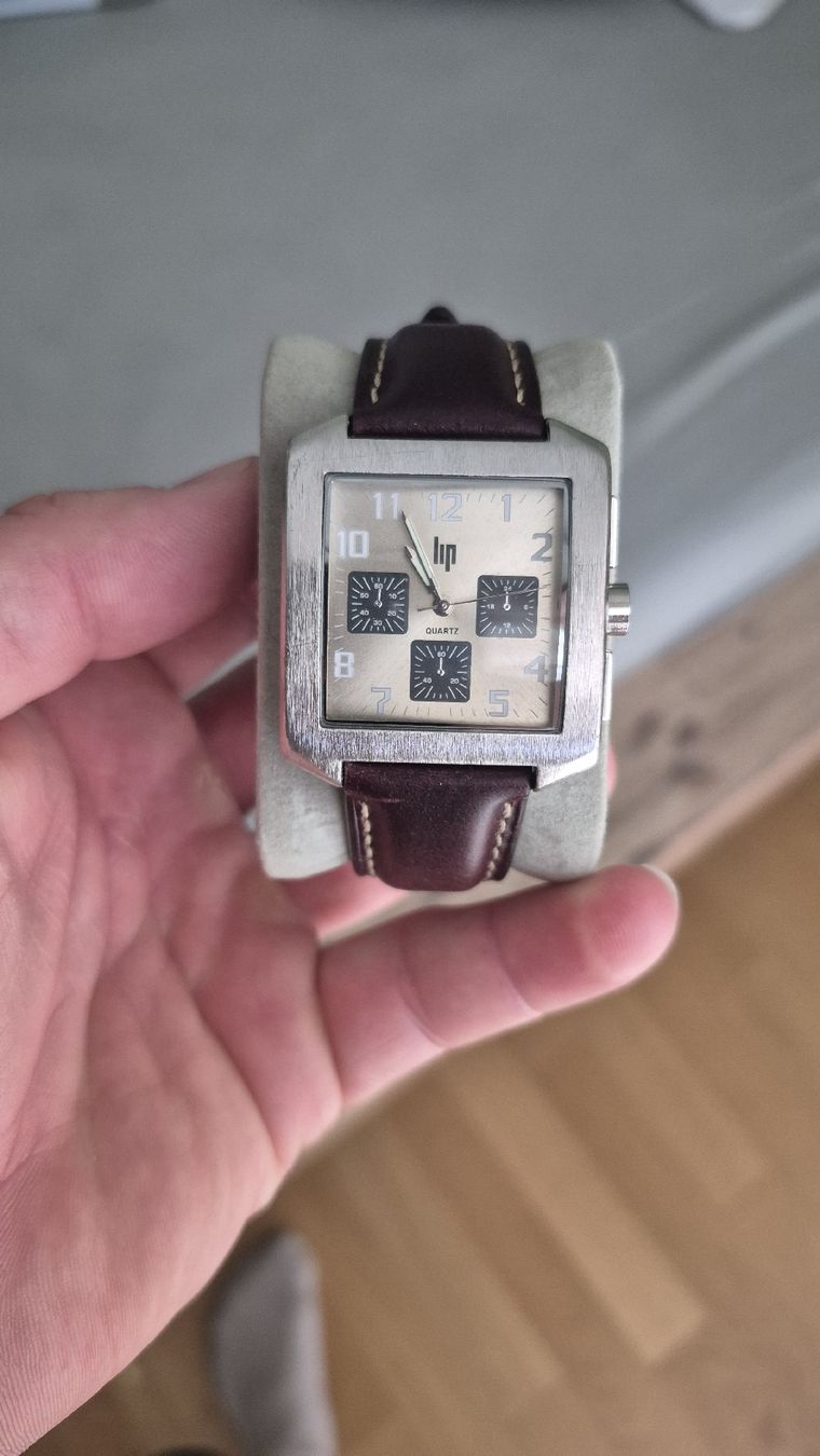 Lip Orologi: montre Lip carré vintage  – Usato da Marly venduto da pyt_gyp9