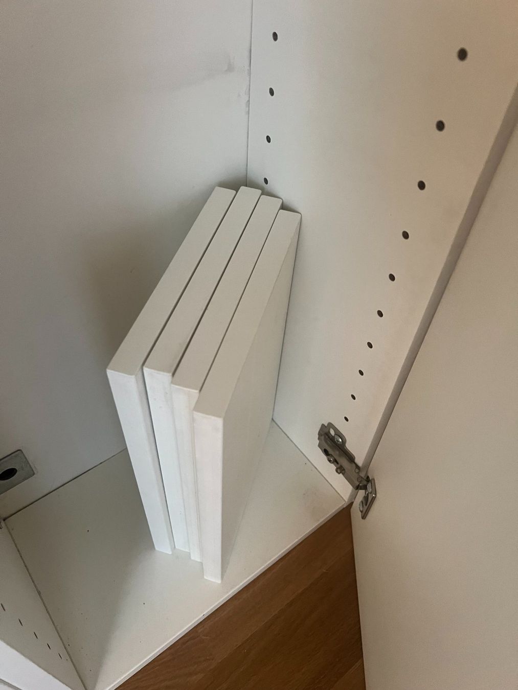 Regale: Regal mit Spiegel weiss 5 Fächer Höhe 200cm – Gebraucht aus Appenzell von oli_8dbc 4