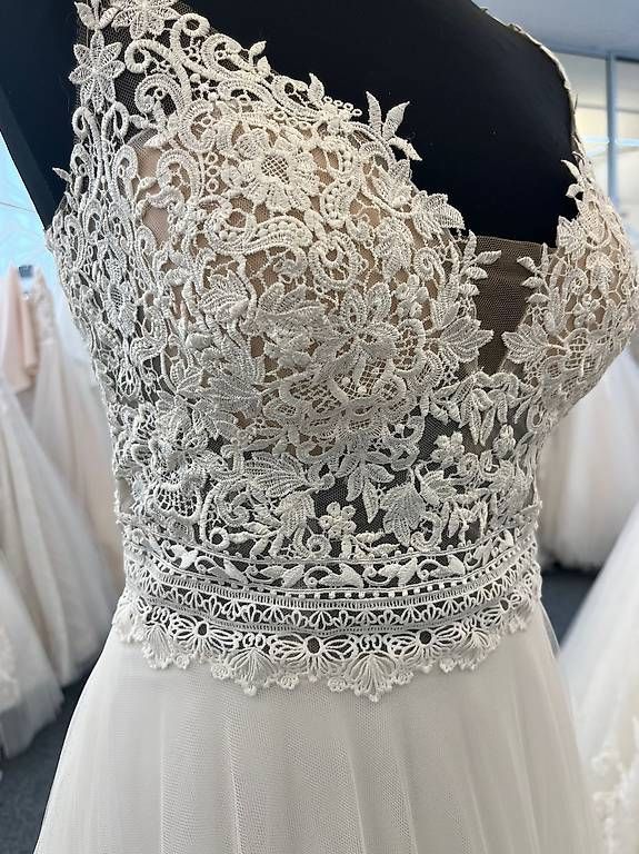Kleider: Wunderschönes Brautkleid mit Spitze, Grösse 38, neu – Neu und originalverpackt aus Zürich von Googely4 2