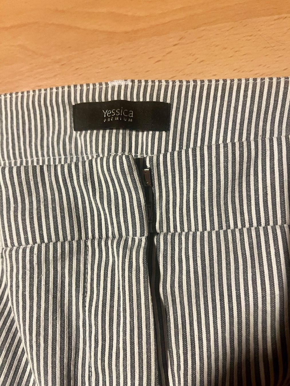 Pantaloni: Gestreifte Chinohose, Grösse 42 – Usato da Strengelbach venduto da Lucaernest 1