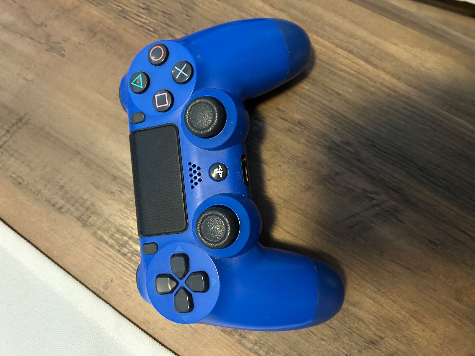 Sony Consoles: PS 4 zu verkaufen, mit einem Controller. – D'occasion à Alchenstorf par Chauti 2