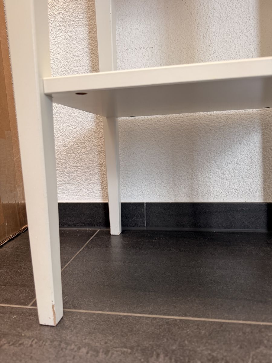 Ikea Comodini: Weisses Nachttischli / Tischli mit Schublade, – Usato da Staufen venduto da J.sant 1