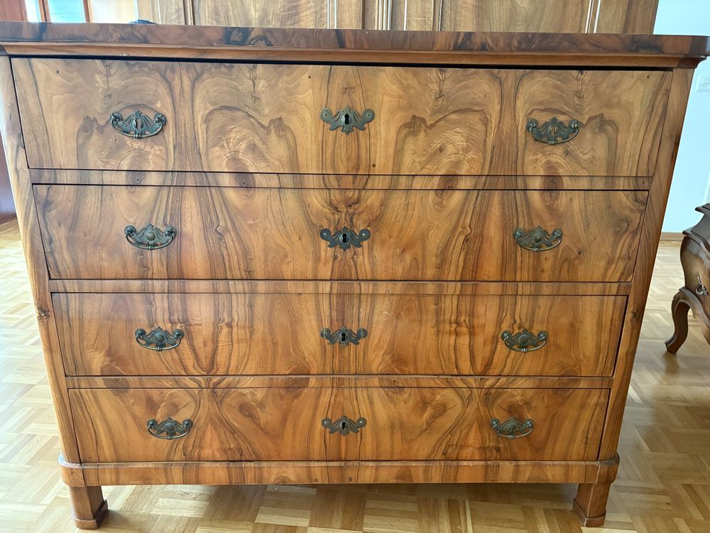 Hochwertige Kommode Art Deco / Nussbaum 1