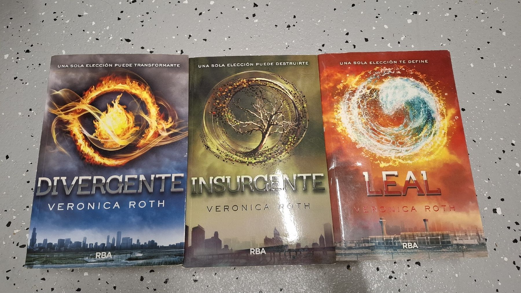 Libri: Veronica Roth: Divergente, Insurgente, Leal – Usato da Cham venduto da esp_rwf9