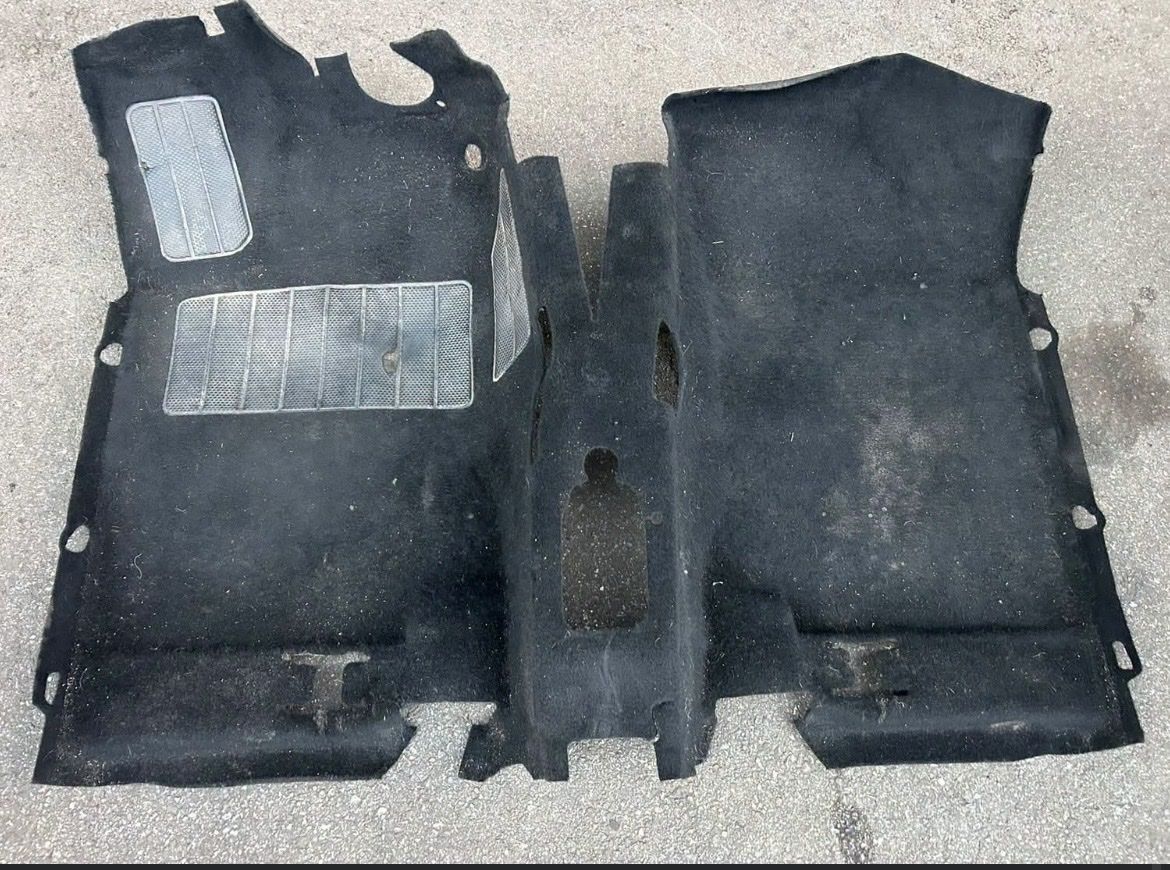 Volkswagen Tutti pezzi di ricambio auto: Lot de moquettes différente pour VW golf 3 – Usato da Muraz (Collombey) venduto da Wolfdog1978 9