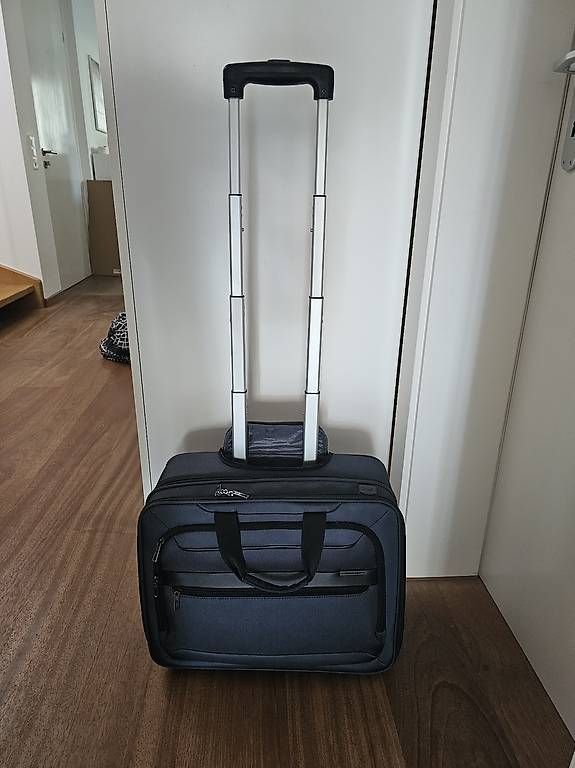 Valigie: Valise à roulettes Samsonite bleue – Usato da Lausanne venduto da rejane6