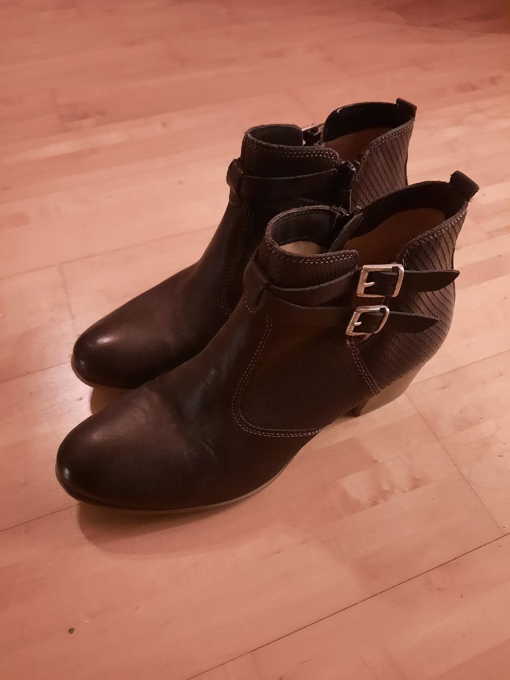 Chaussures femmes: Damen Stiefeletten, Grösse 37 – D'occasion à Rüti ZH par 11120