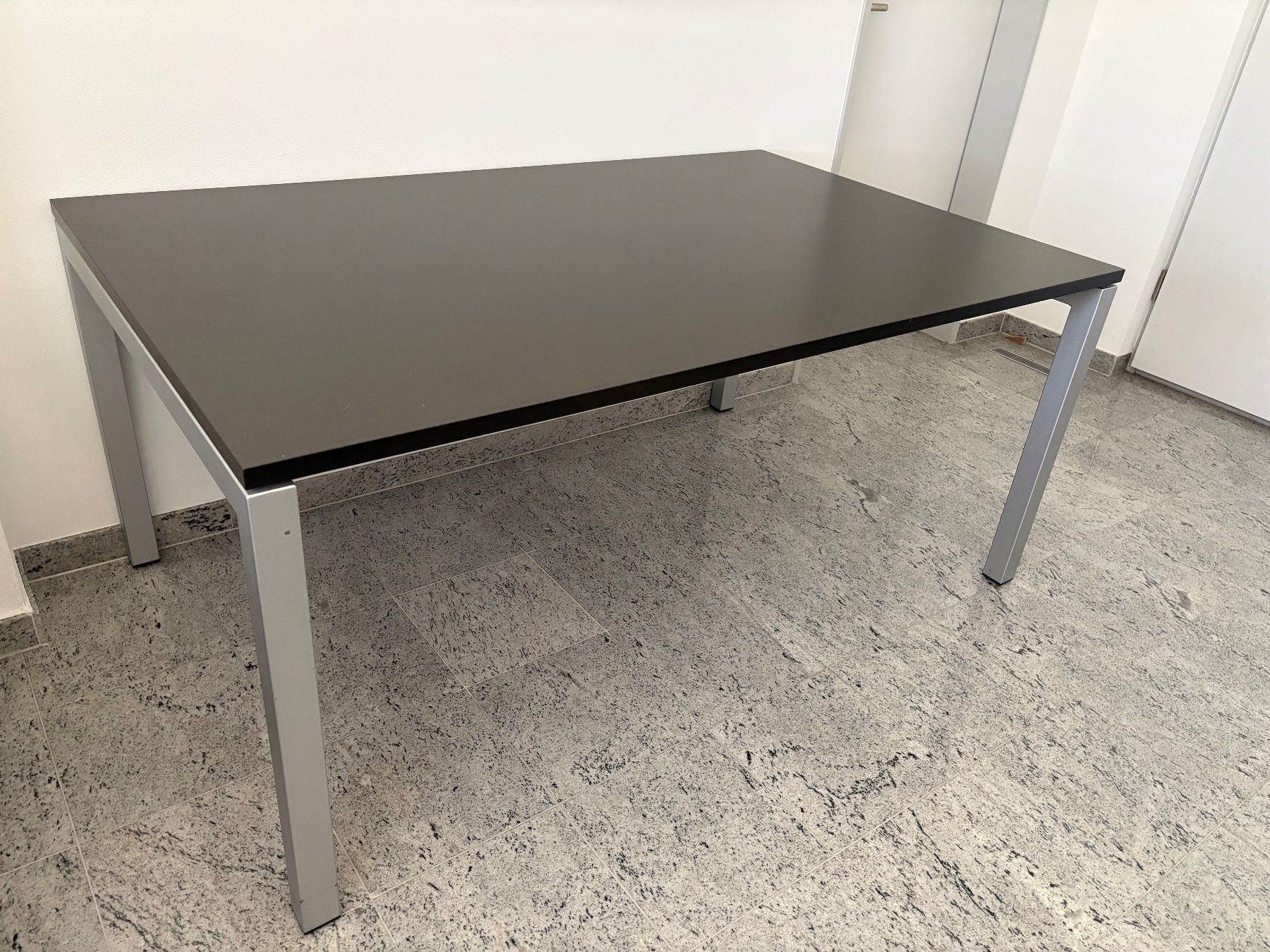 Tische: Grosser Design Tisch / Büro- oder Esstisch – Gebraucht aus Hauptwil von McDudley