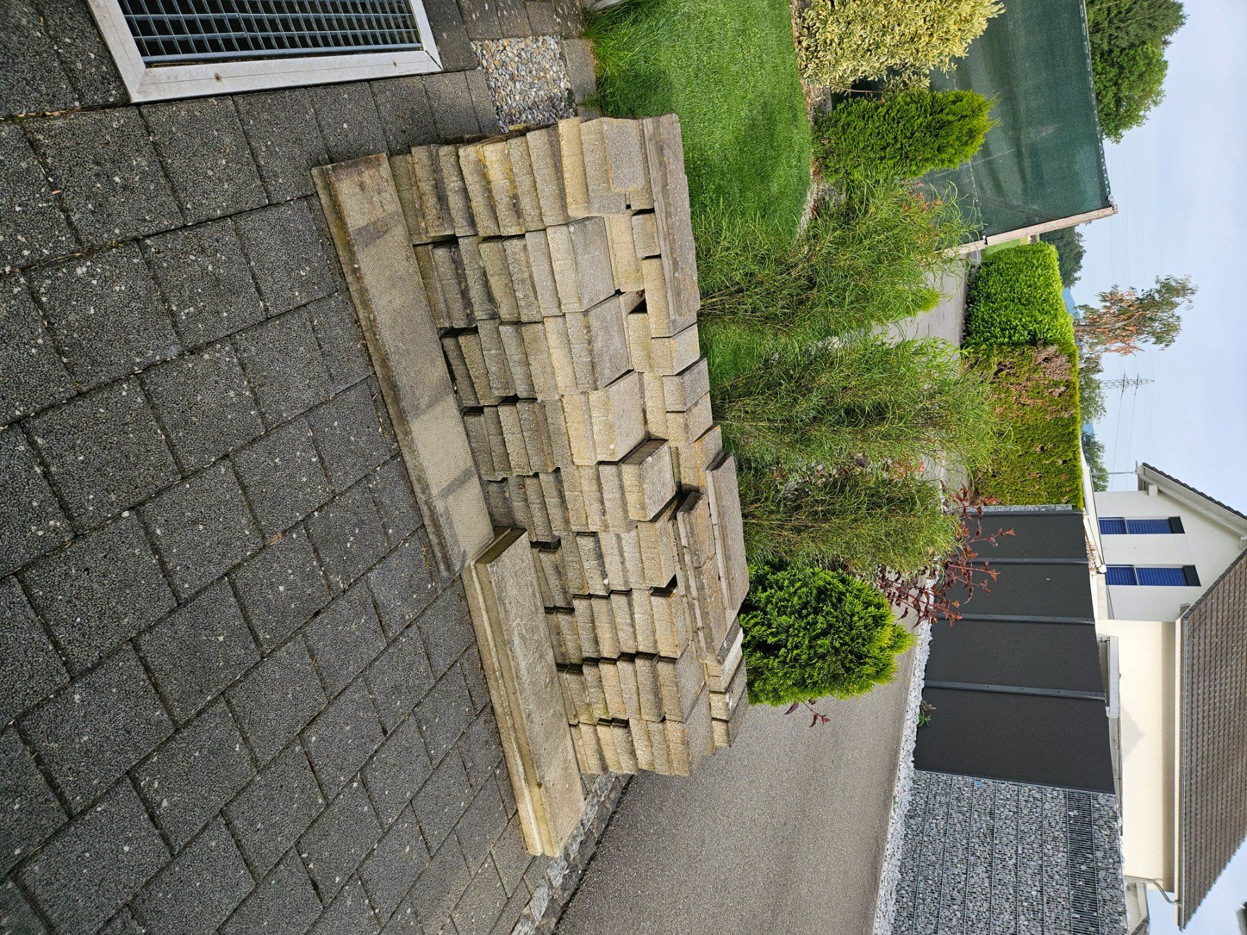 Rivestimenti per pavimenti: Betonplatten – Usato da Hunzenschwil venduto da Jessitimo