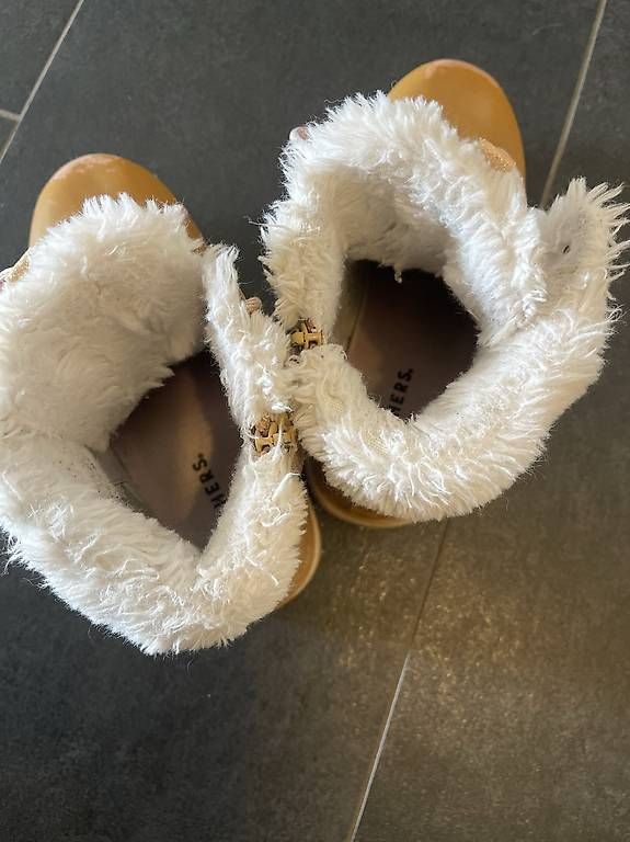 Schuhe für Mädchen: Chaussures hiver Skecher  – Gebraucht aus Neuchâtel von fer_zzc9 1