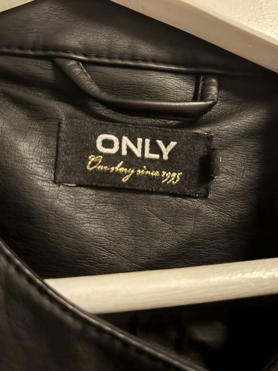 Only Jacken: Schwarze Kunstlederjacke von Only, Grösse 40 ***Neu*** – Neu (gemäss Beschreibung) aus Gossau SG von Swisslady25 1