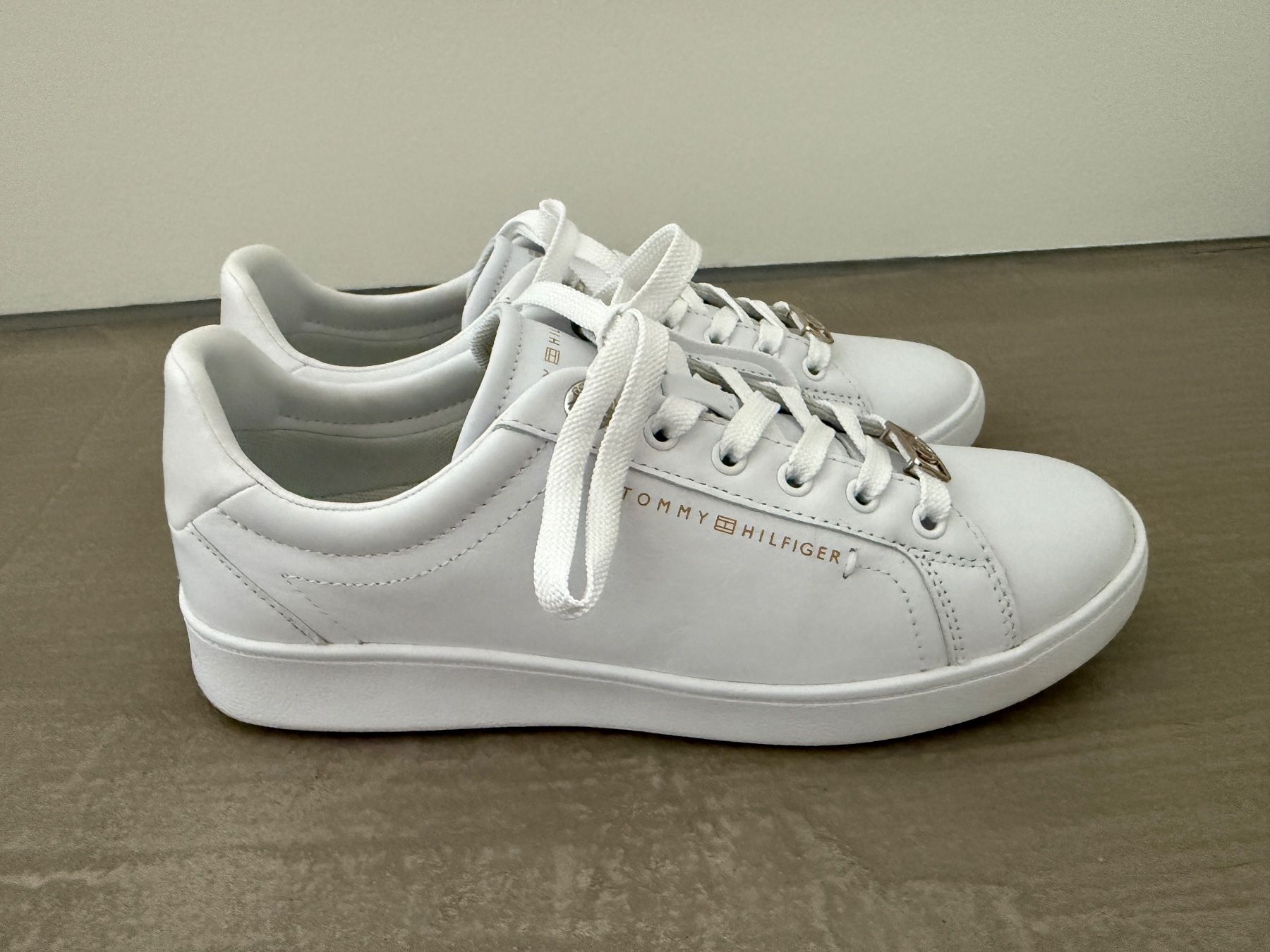 Tommy Hilfiger Scarpe da donna: Tommy Hilfiger Sneaker 39 – Usato da Schindellegi venduto da butterfly242011