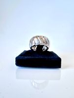 Anello di design in metallo