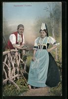 Junges Paar in Appenzeller Trachten an e