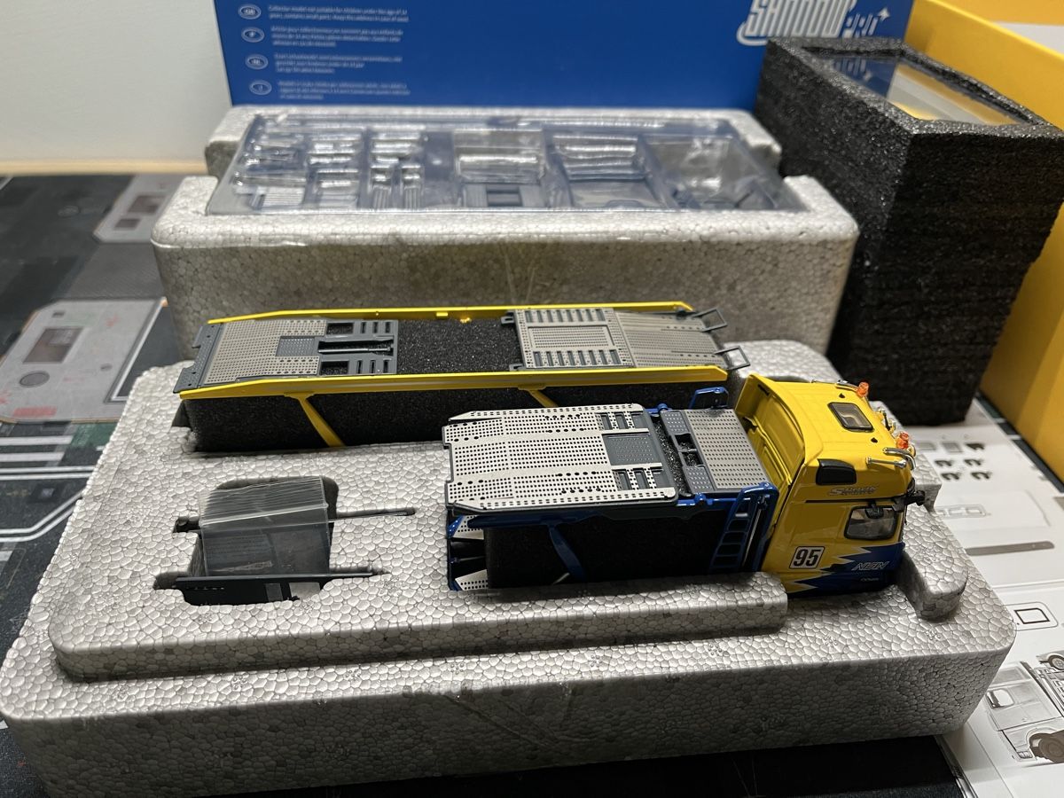 Modellautos: G.C.D. 1/64 Mercedes Actros Gigaspace "Spoon" – Neu (gemäss Beschreibung) aus Chur von SpaceMonkey 3