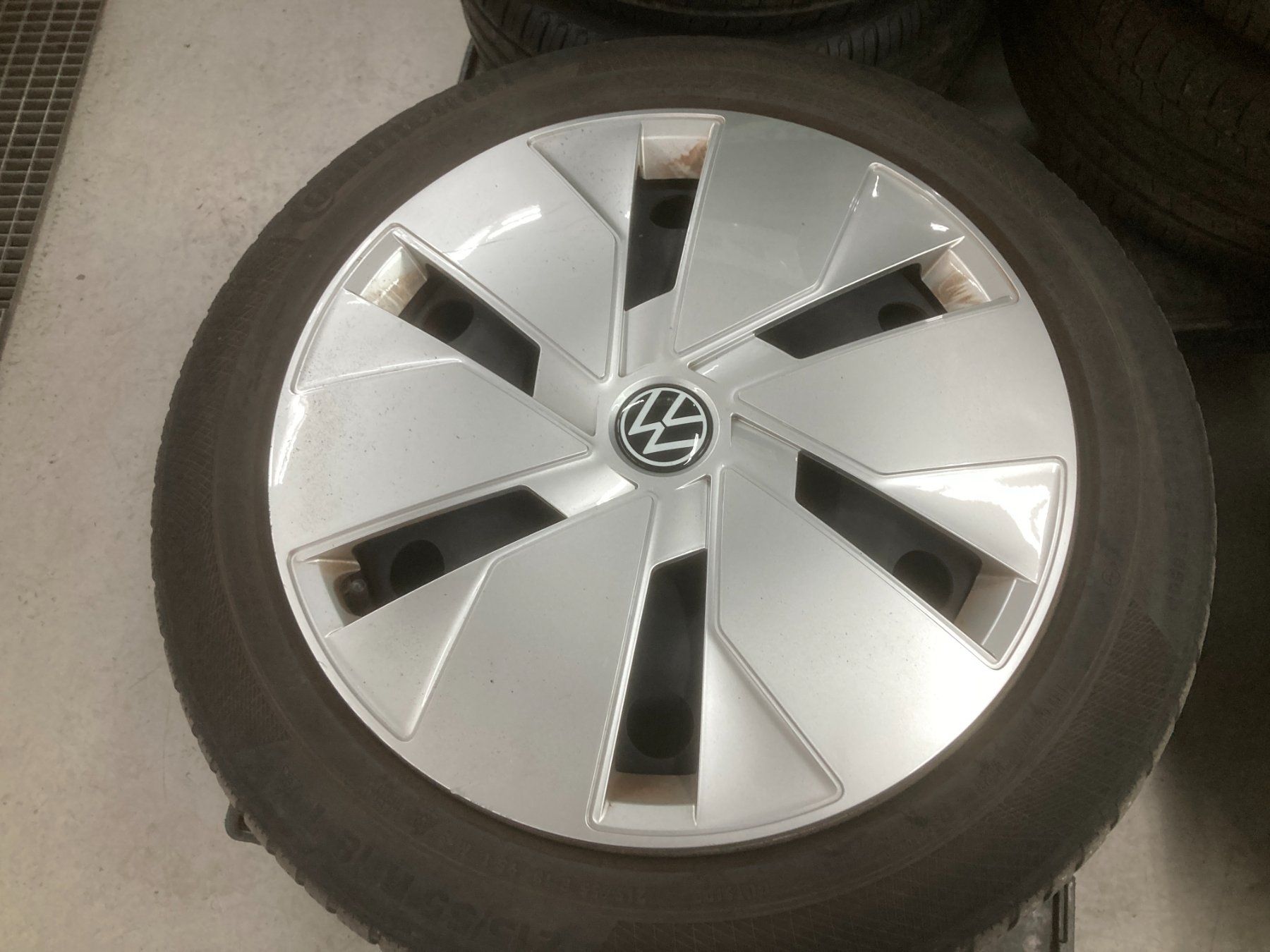 Continental Pneumatici & Ruote complete: 215/55R18 VW ID.3 Winterräder Continental – Usato da Cham venduto da WB2223 2