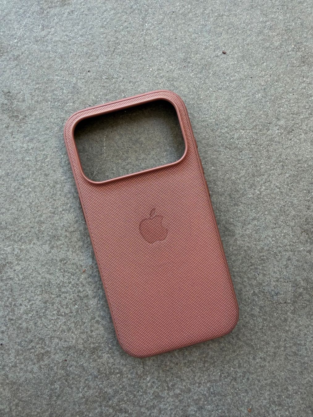 Apple Cover & Protezioni schermo: Apple TechWoven Case iPhone 17 Pro Braun – Usato da Ennetbaden venduto da miboo 2