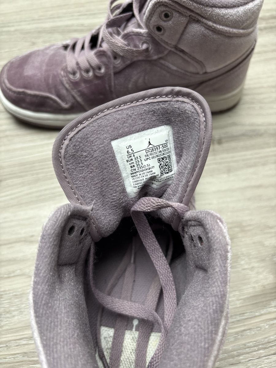 Jordan Damenschuhe: Jordan 1 Mid Samt Sneaker Lila - Gr 37,5 – Gebraucht aus Gossau SG von Swisslady25 2