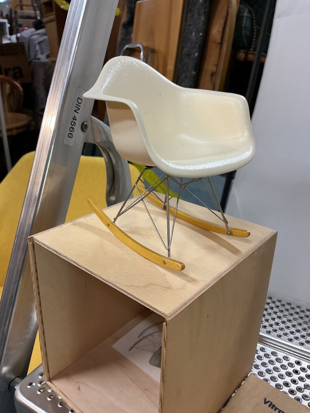 Sculptures & Statues: Vitra Design Museum Miniatures Eames – D'occasion à Bern par vielerart 3