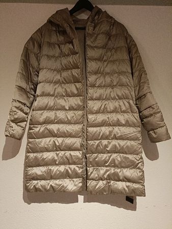 Daunenjacke der Marke Max Mara (Cube)