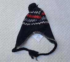 Neue Mütze Schwarz mit Muster und Bommel 5-8 Jahre