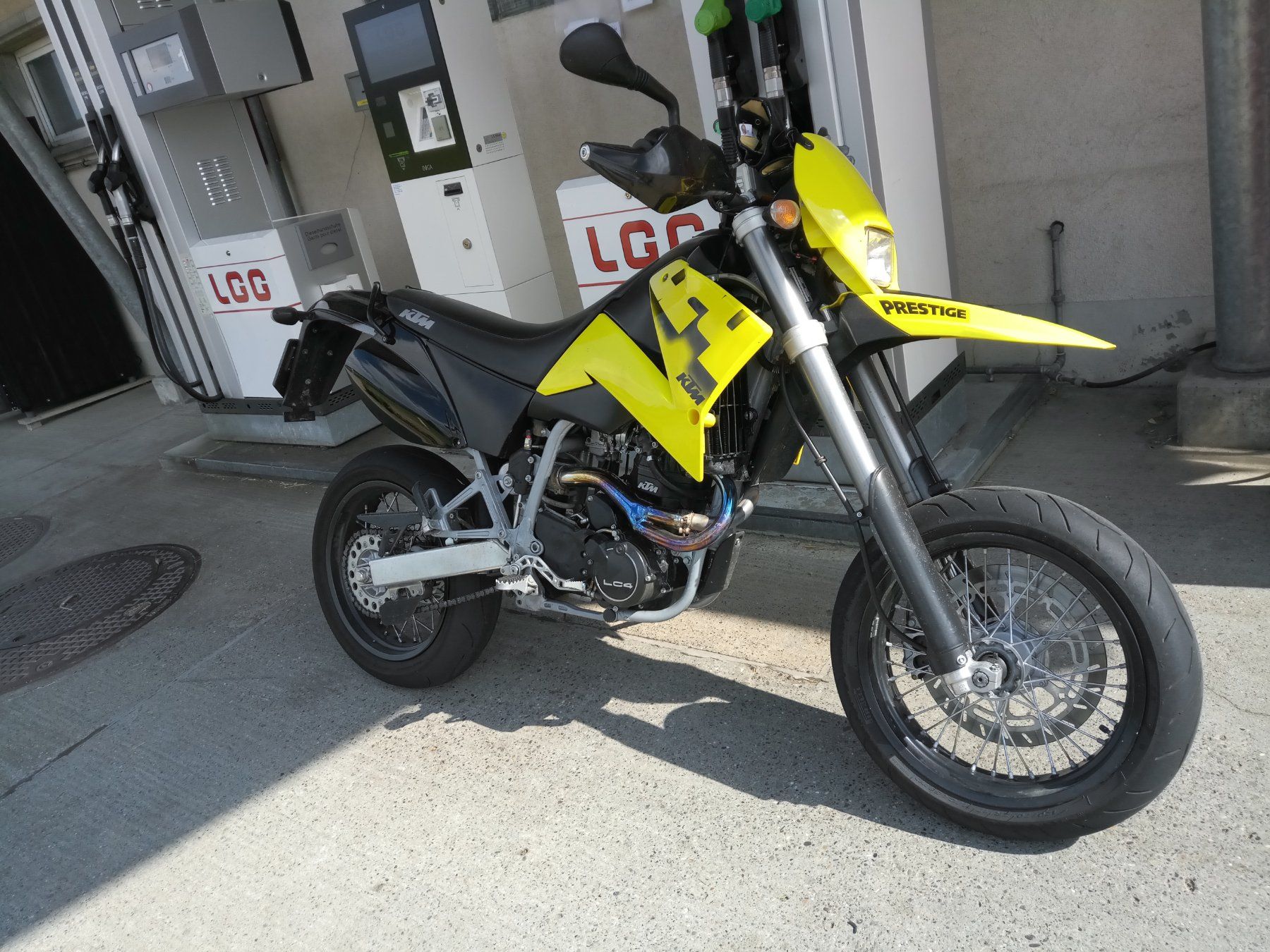 KTM Route: KTM 640 LC4 E Prestige Supermoto GELB – D'occasion à Felben-Wellhausen par yellow-640