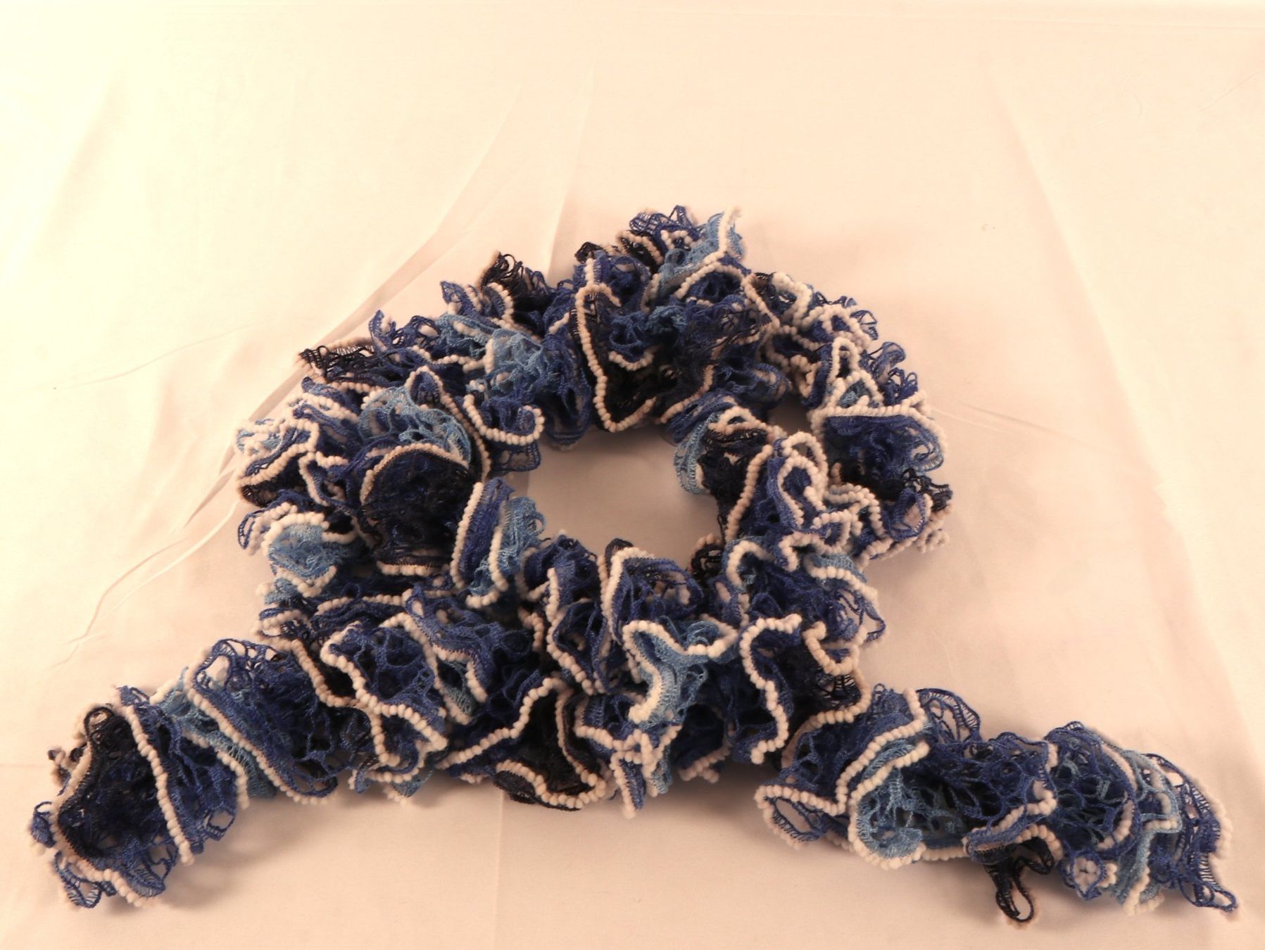Foulards & écharpes: HANDARBEIT Schal blau – D'occasion à Steinen par Restwert_Steinen