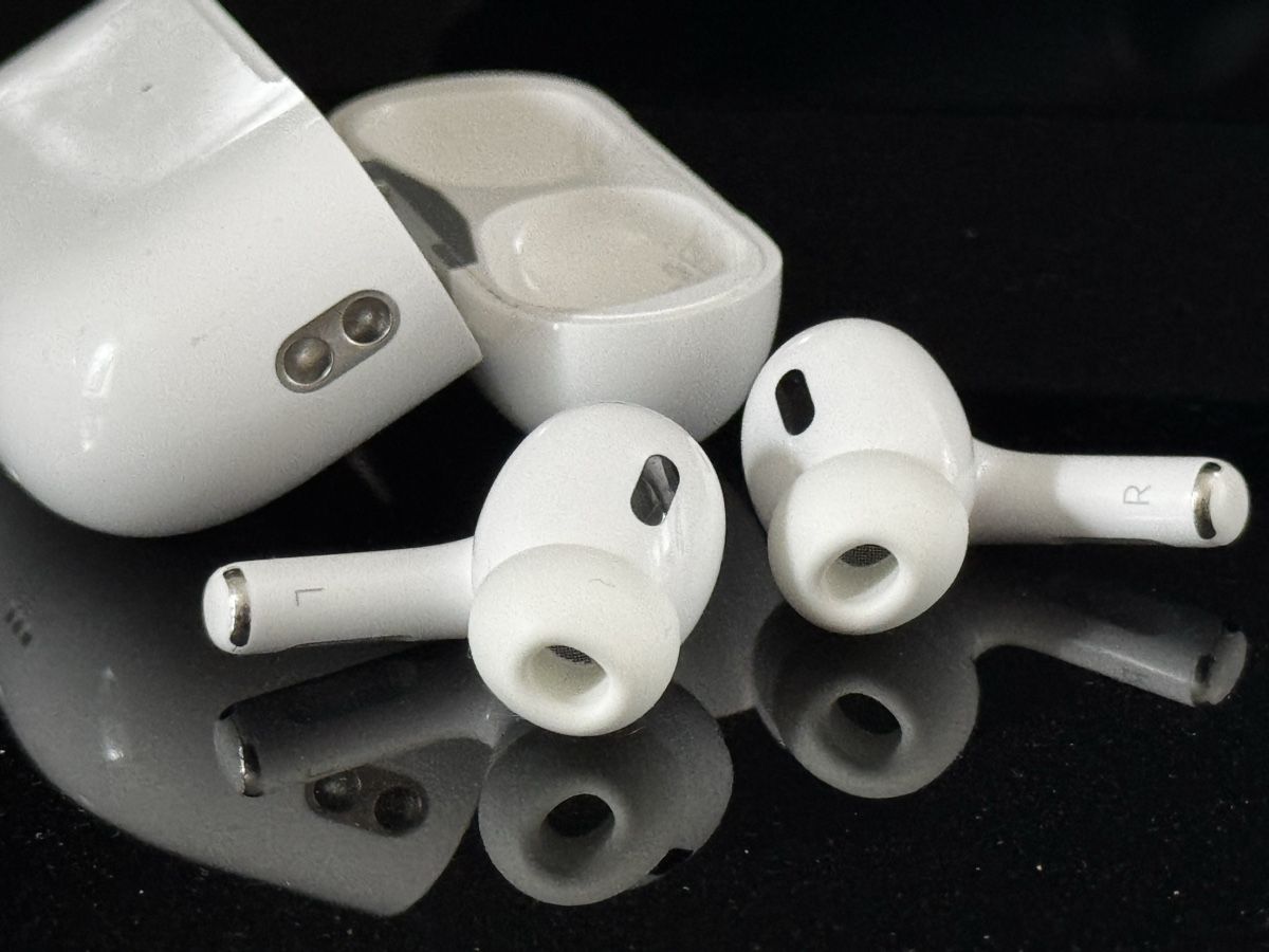 Apple Cuffie: Air pods Pro. 2. Generation mit Wireless Charging Funktion – Usato da Zürich venduto da Ricardolli