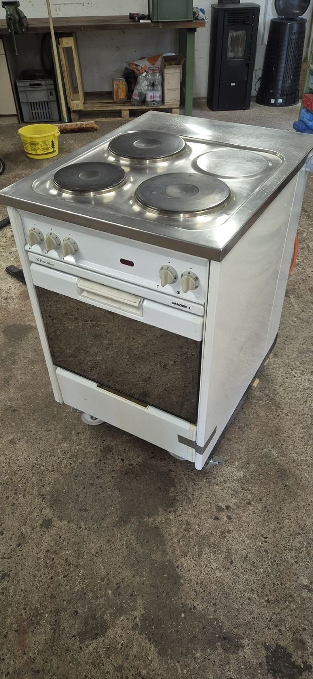 Electrolux Küchengeräte: Electrolux Herd mit 3 Kochfeldern und Backofen  – Gebraucht aus Bleiken von Zimpi45 1