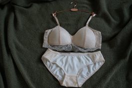 Neues handgemachtes Spitzen-Lingerie Set in Cremeweiß