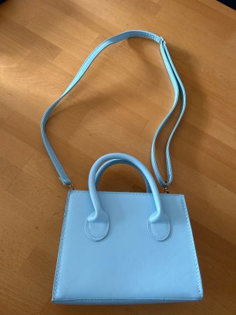 Handtasche hellblau mit Schulterriemen guter Zustand