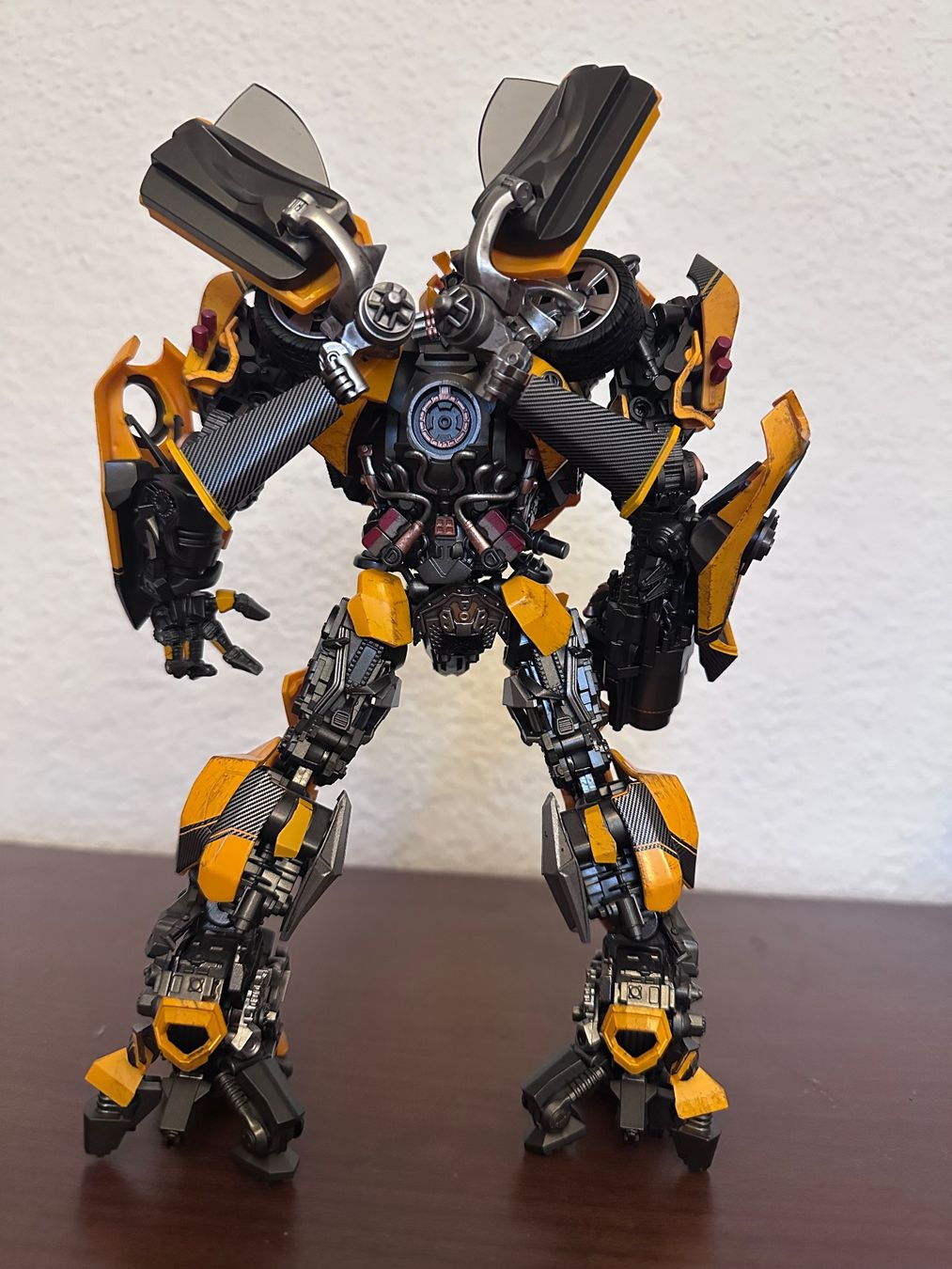 Statuette: Bumblebee Transformer DLX Action Figure – Usato da Zürich venduto da John-Wayne23 3