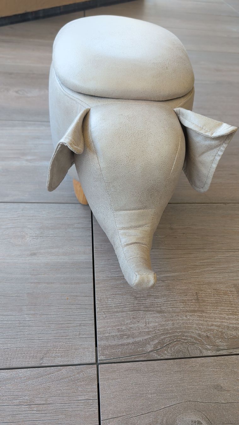 Tabourets: Hocker Elefant mit Stauraum Beige neuwertig – D'occasion à Kriens par Raphelino