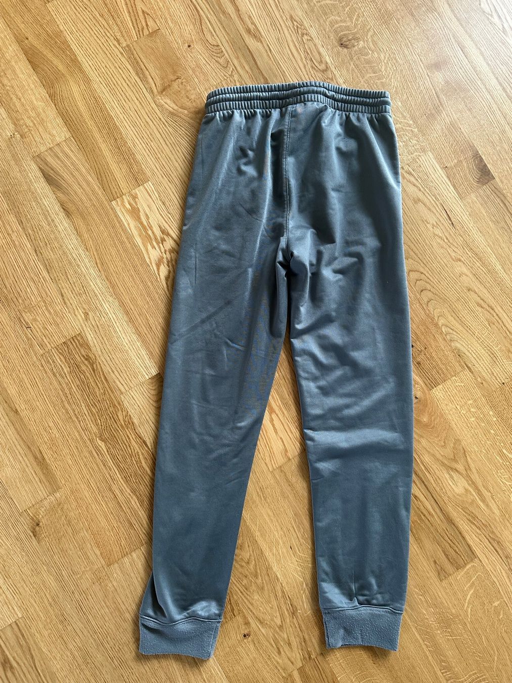 Jordan Ensembles coordonnés: Jordan Trainer Hose und Pullover  Gr 146 – D'occasion à Rümlang par Laufgitter01 7
