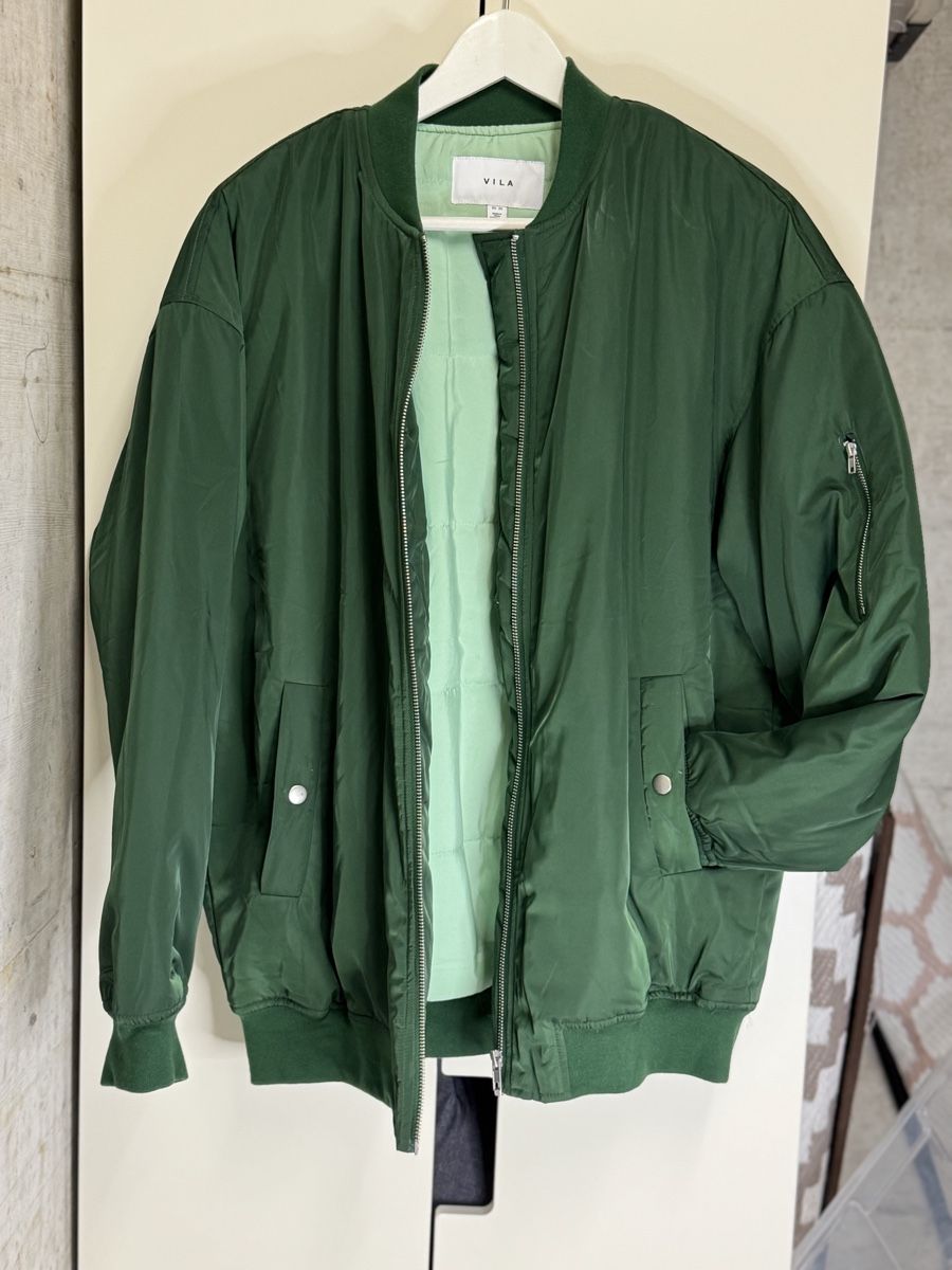 Giacche: ✨Stylische Bomber Jacke – Usato da zürich venduto da Bailey17 1