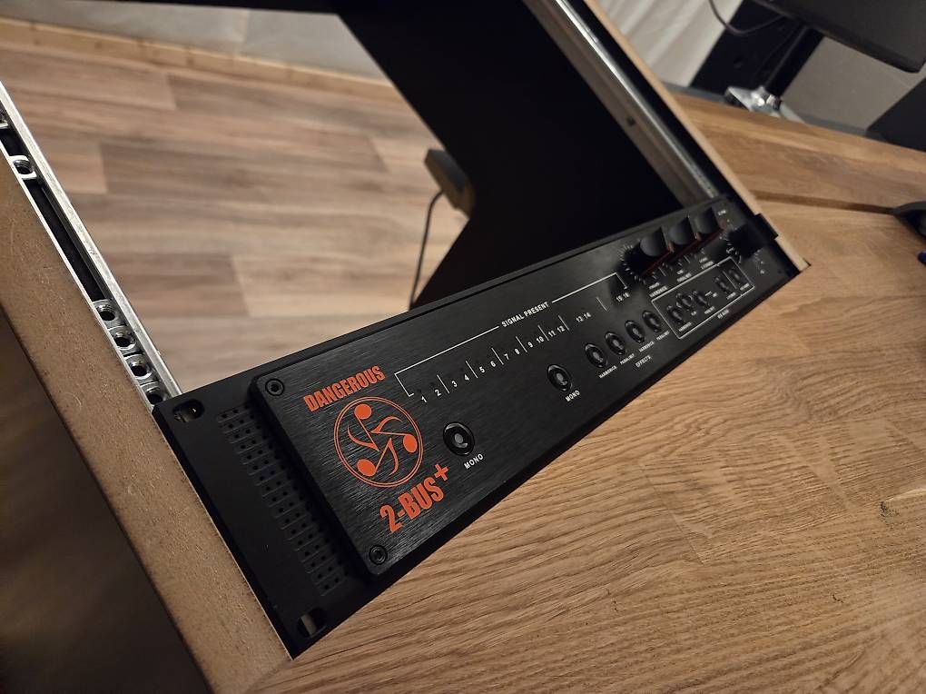 Console di mixaggio: Dangrous Music 2 Bus+ Analog Summing Mixer – Usato da Zürich venduto da Flvr 5