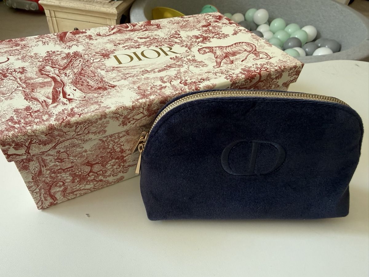 Dior Sacs: Dior cosmetic pouch plus box – D'occasion à Mendrisio par ketolin