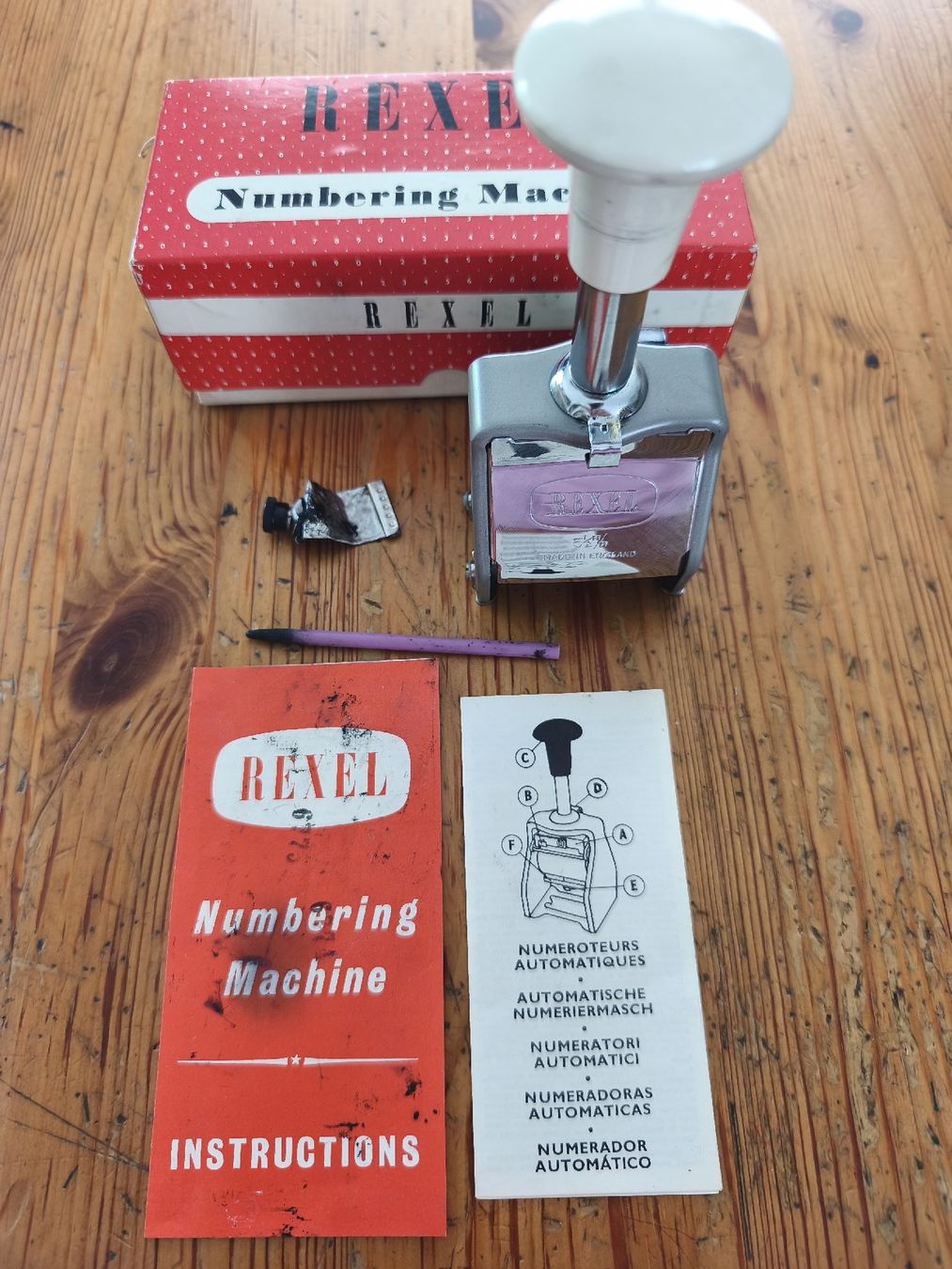 Messen: Machine à numérer Rexel vintage 5 1/2 avec boîte/accessoire – Gebraucht aus Fontaines NE von Onibaku