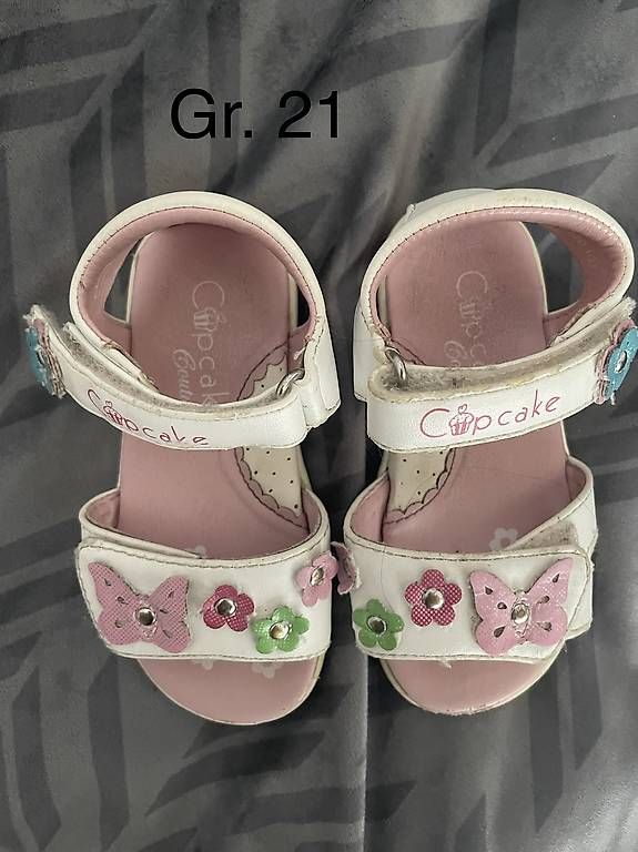 Scarpe per ragazze: Sandalen wenig gebraucht, Gr. 21 – Usato da Hergiswil LU venduto da LaPiroque 2