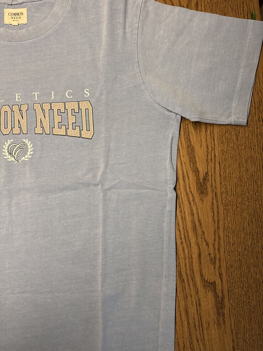 T-shirt: Common Need T-Shirt – Nuovo (secondo la descrizione) da Bülach venduto da Suters0403 2
