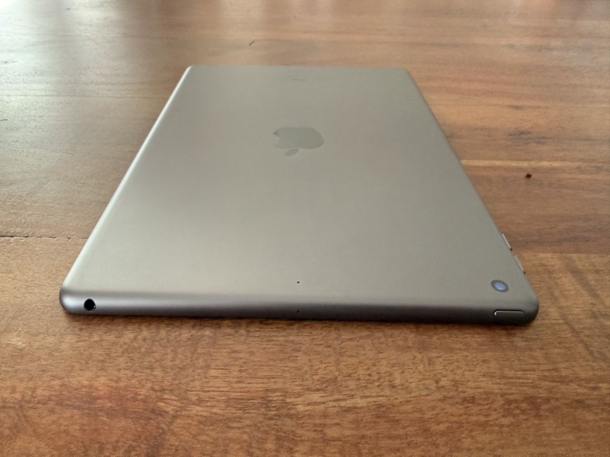 Apple Tablet PC: Apple iPad 7. Generation 32 GB WLAN Space Grau – Gebraucht aus Müllheim Dorf von GTOmerV 4