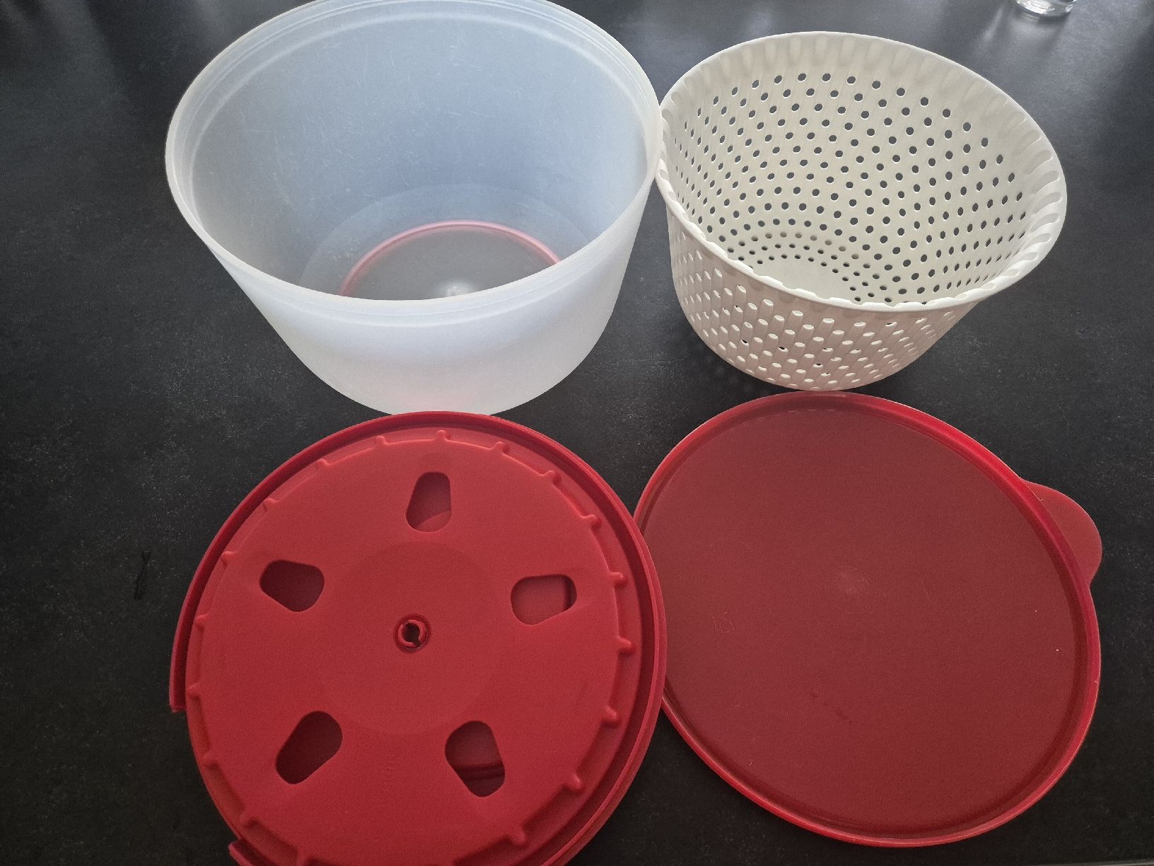 Tupperware Elettrodomestici da cucina: Tupperware Salatschleuder rot/weiss – Usato da Steffisburg venduto da Dali5 1