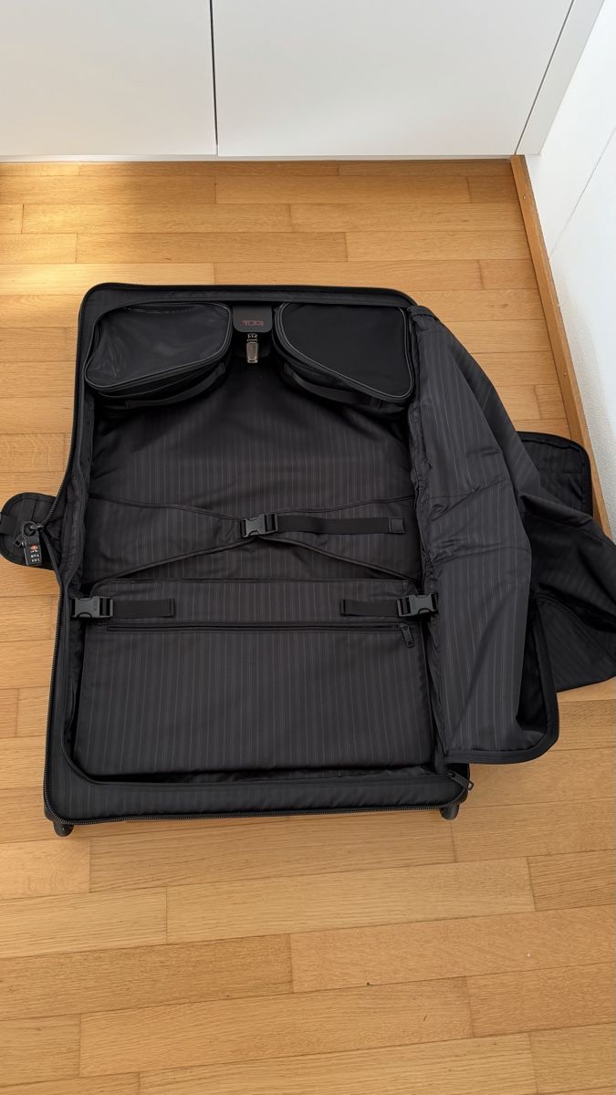 Tumi Valigie: Tumi Garment Bag Trolley – Usato da Zug venduto da sajo34 3
