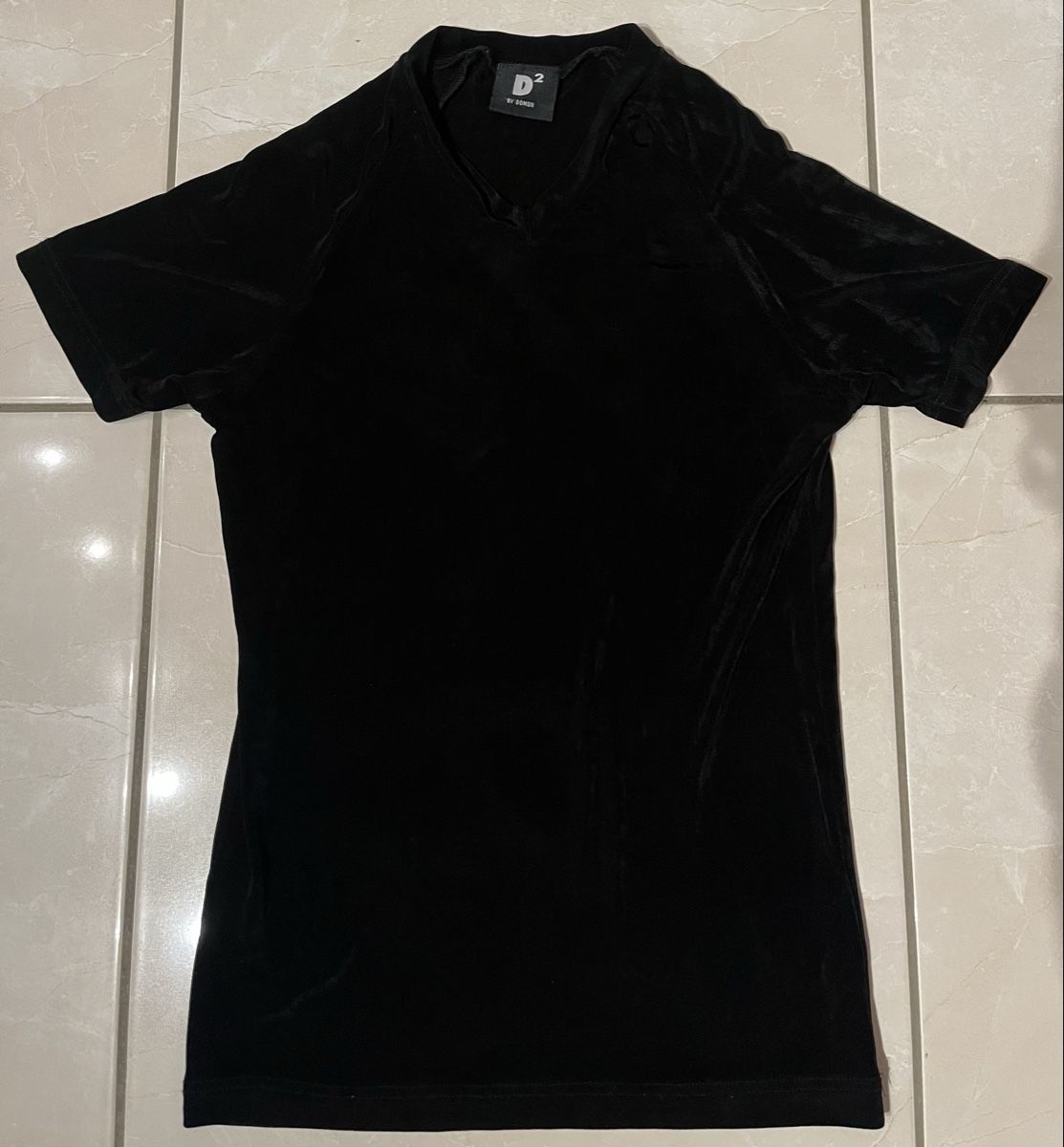 Dsquared2 T-shirt: Schwarzes Dsquared2 Samt T-Shirt Grösse S – Usato da Winterthur venduto da honghanh