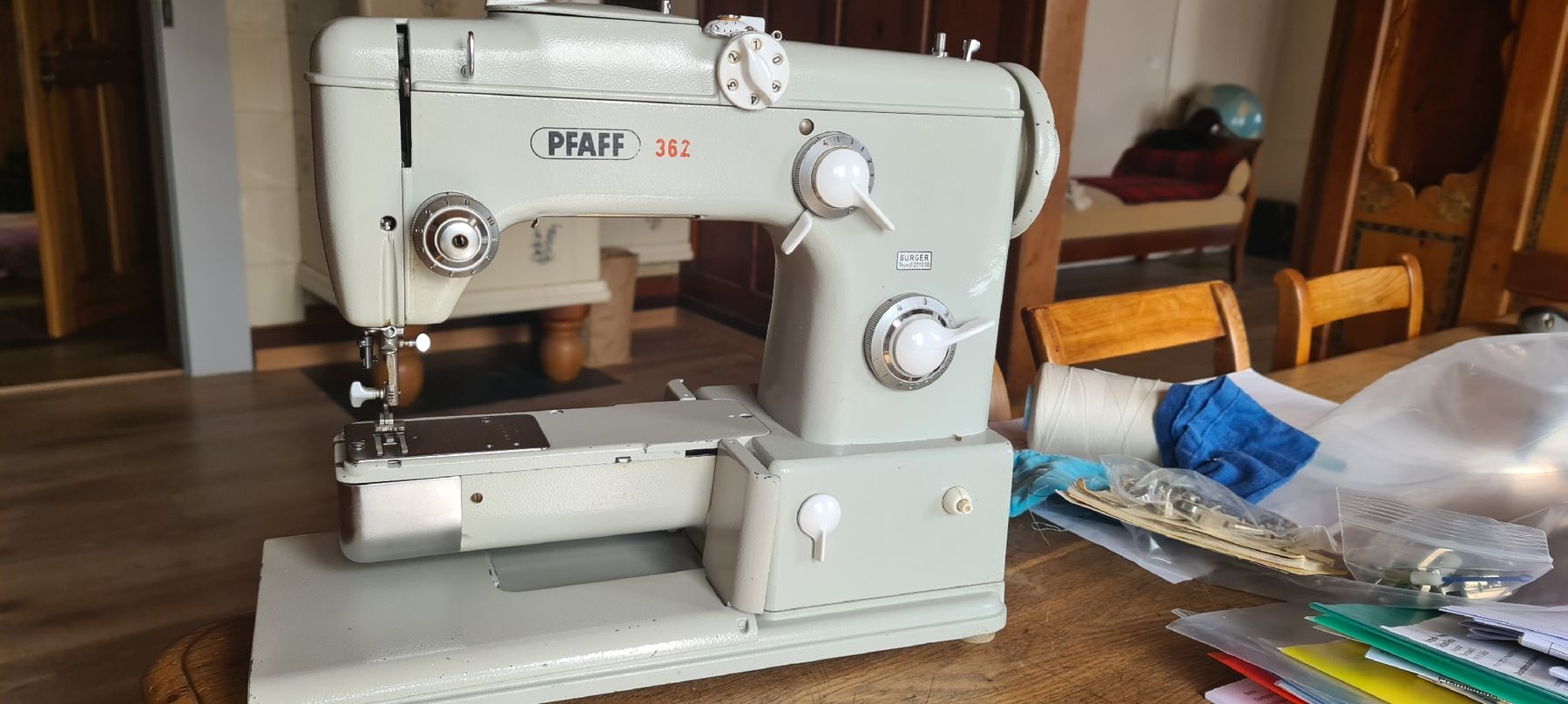Pfaff Macchine da cucire: alte Nähmaschine PFAFF – Usato da St.Gallen venduto da EL03 1